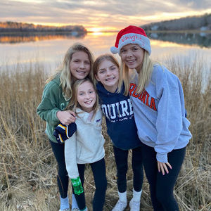 Meet your Posher, Lara